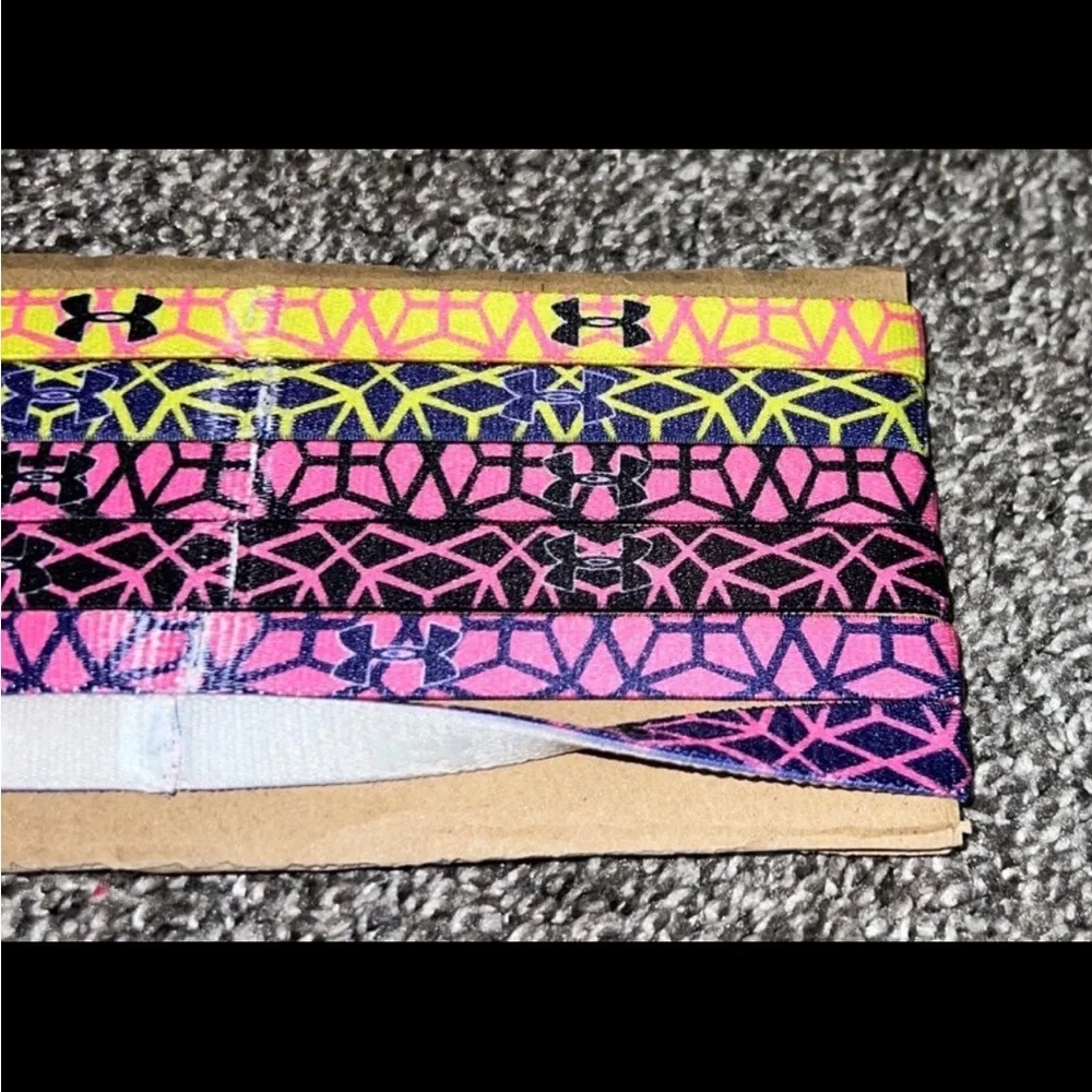 6 Under Armour Thin Headbands‎